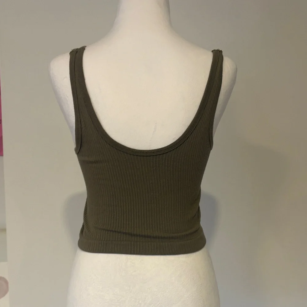 Urban Outfitters Olive Crop Top - Picture 3 of 3